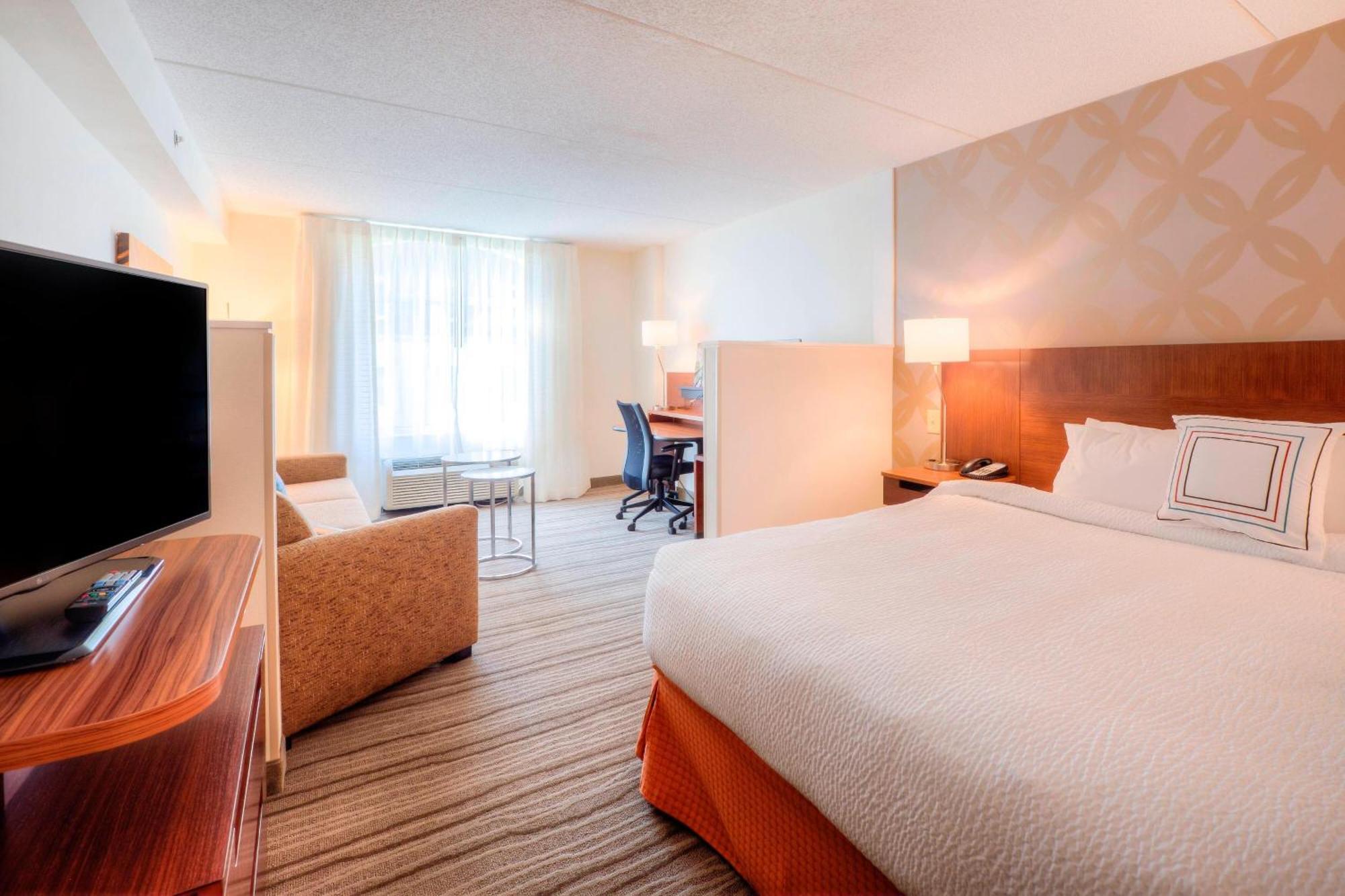Hotel Fairfield & By Marriott Downtown 3*