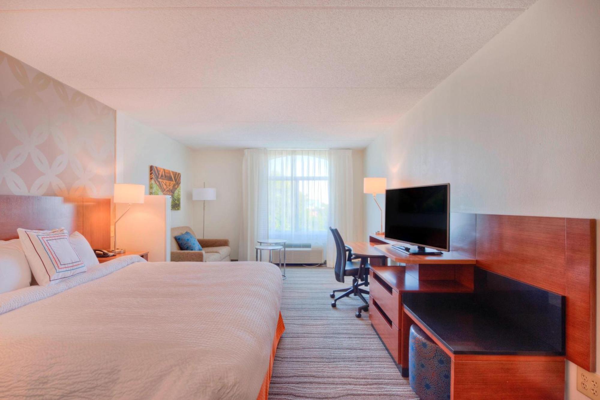 Fairfield & By Marriott Downtown Winston-Salem