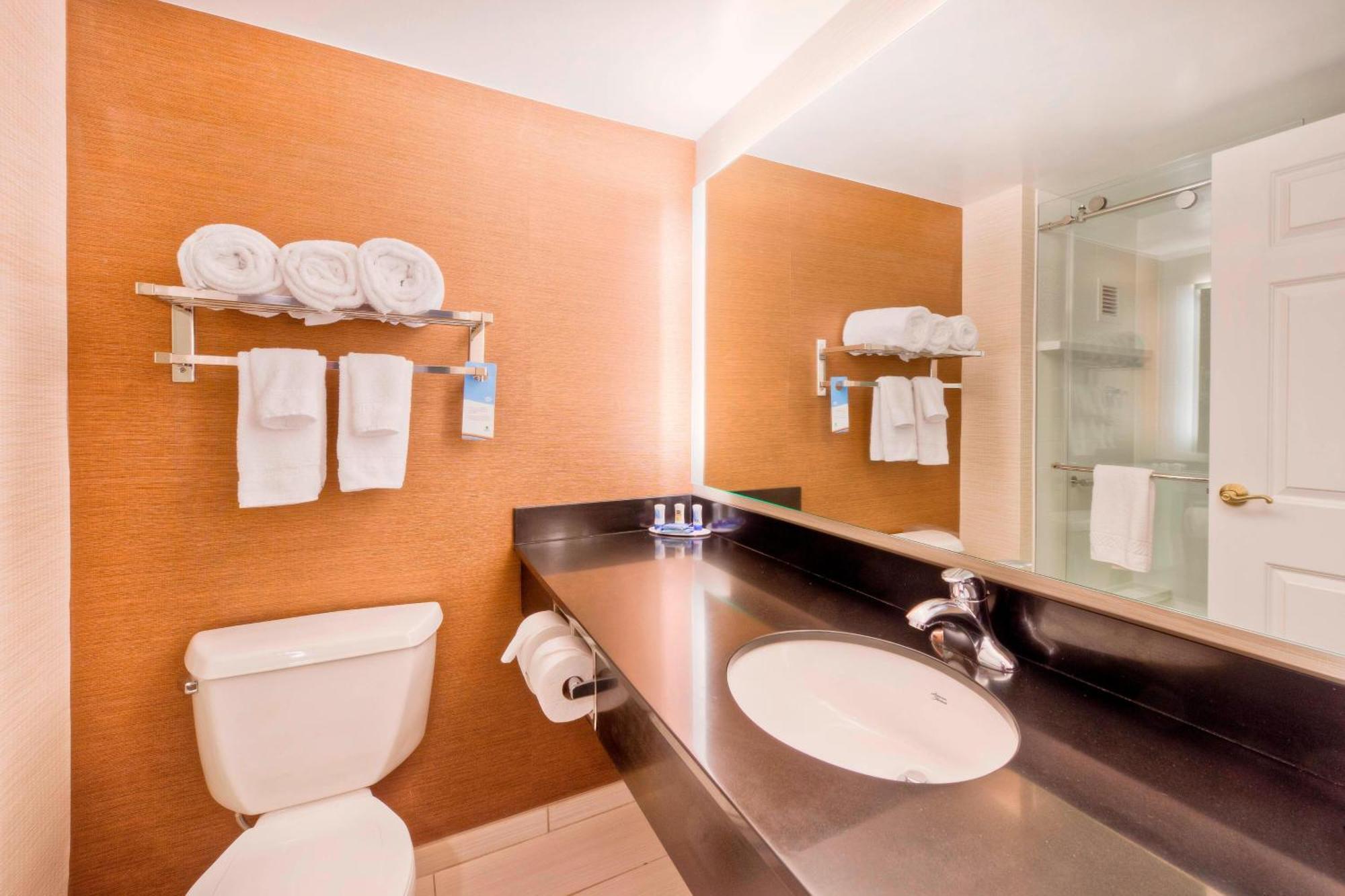 Hotel Fairfield & By Marriott Downtown 3*